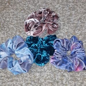 4 Clairs scrunchies